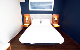 Travelodge Madrid Aeropuerto  3*